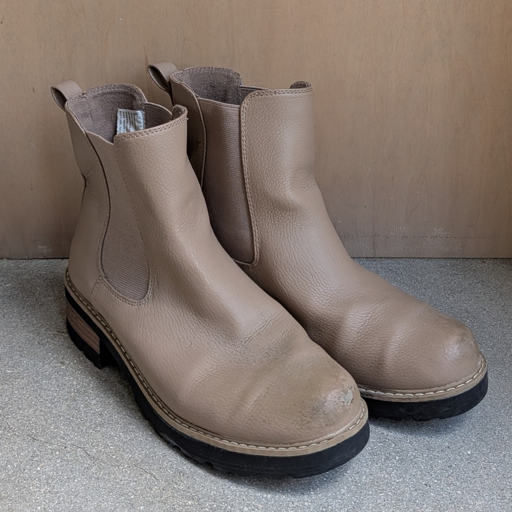 ❤️ Universal Thread Women's Faux Leather Chelsea Boots Size 9